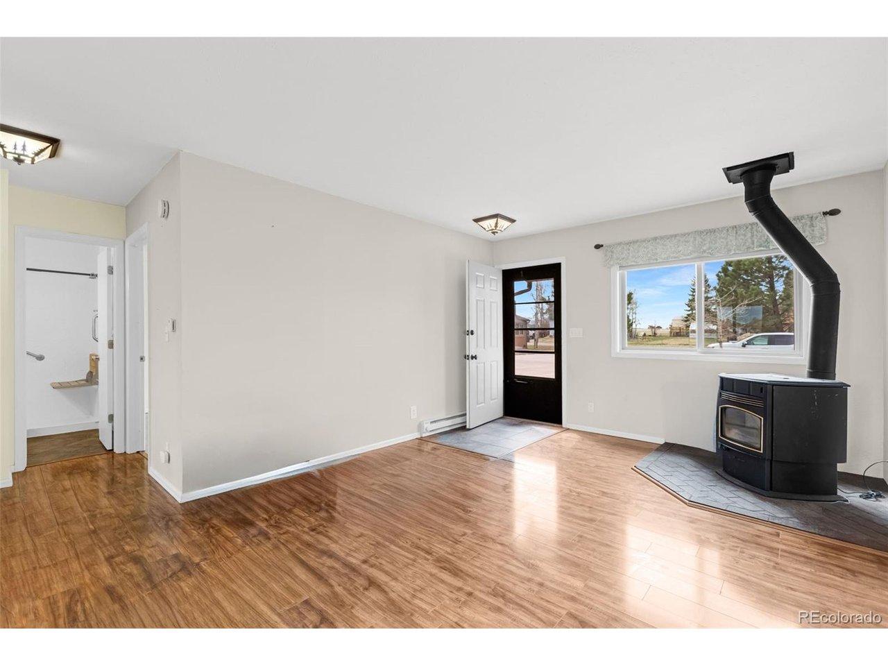 Image 4: wood pellet stove Image 4: wood pellet stove