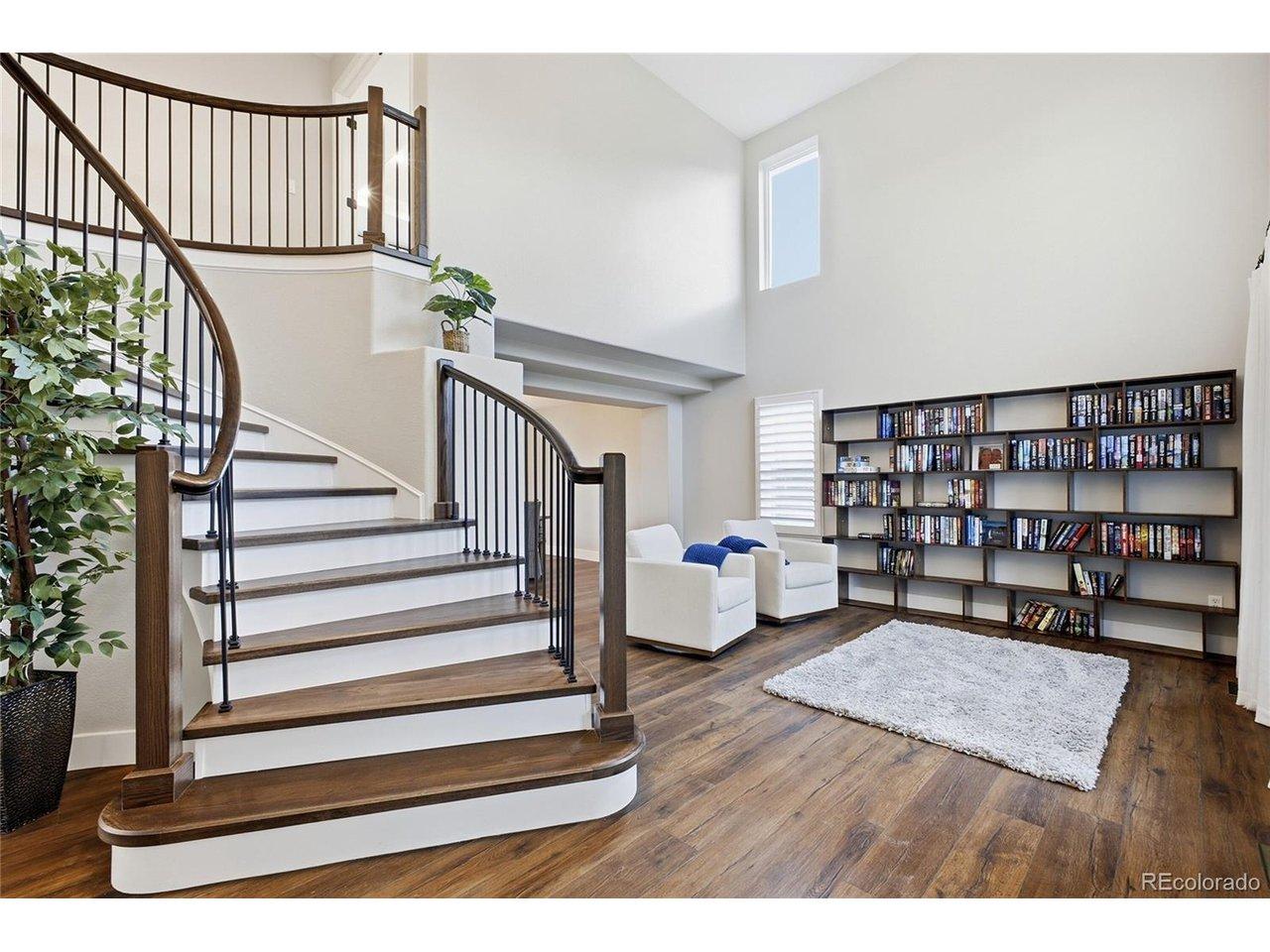 Image 3: Foyer