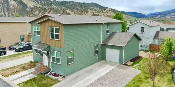 Image 2: Outside View of Home, Garage and Driveways.