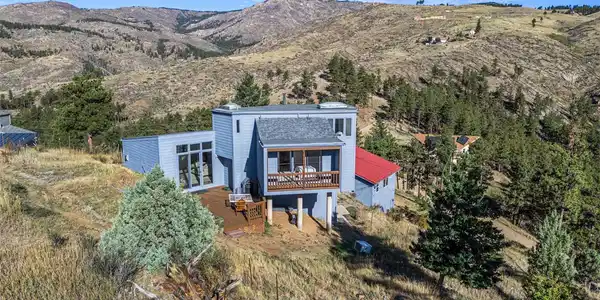 319 Camino Bosque