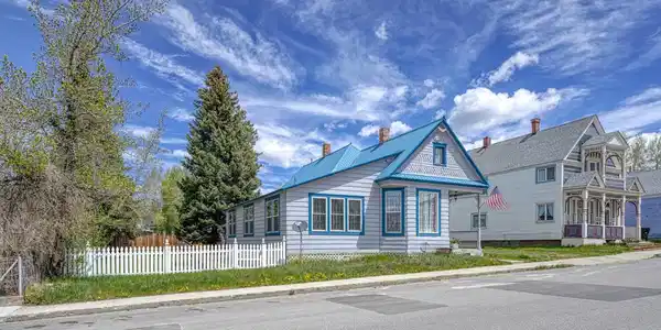 212 W 6th