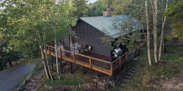 Image 2: Wrap Around Deck & Mountain Views