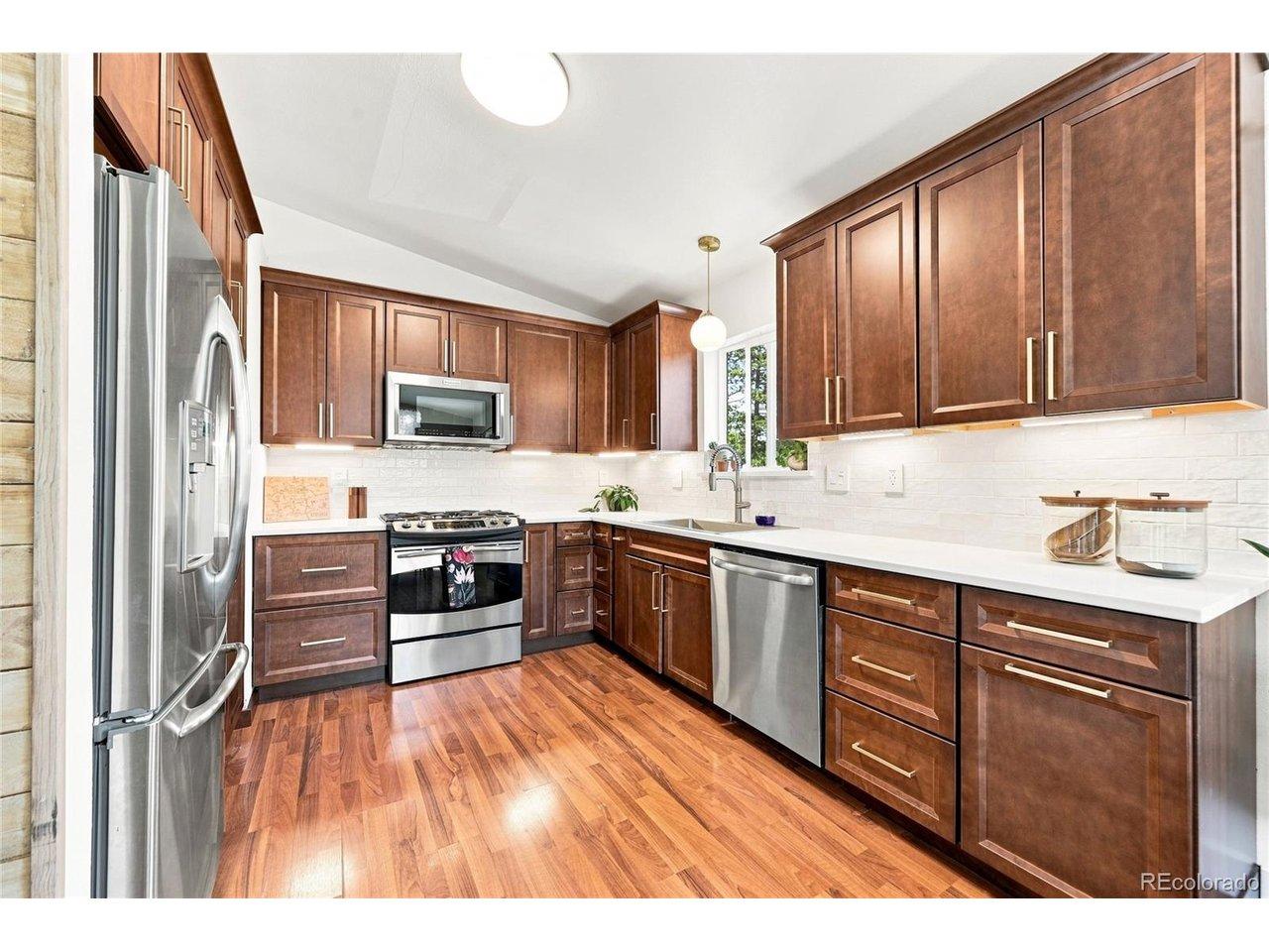Image 2: Gorgeous new kitchen!