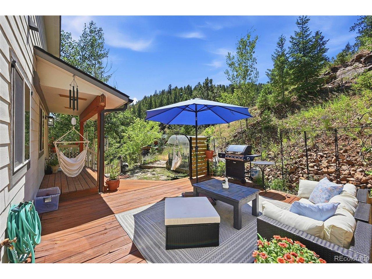 Image 3: Sunny and private outside deck and garden