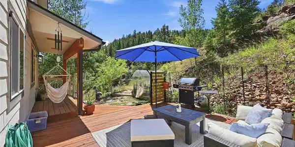 Image 3: Sunny and private outside deck and garden Image 3: Sunny and private outside deck and garden