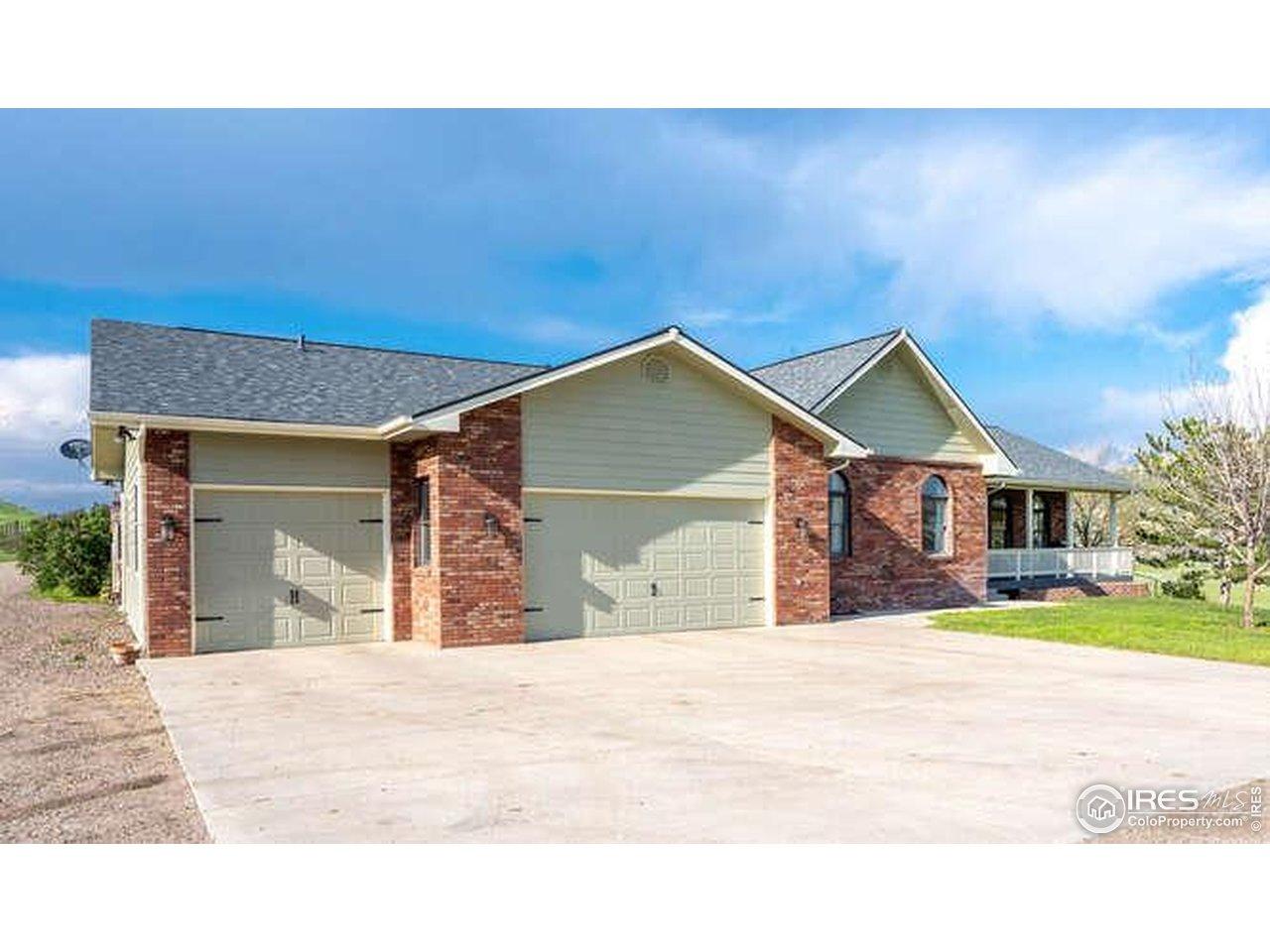 Image 4: Ranch style home with 3 car garage Image 4: Ranch style home with 3 car garage