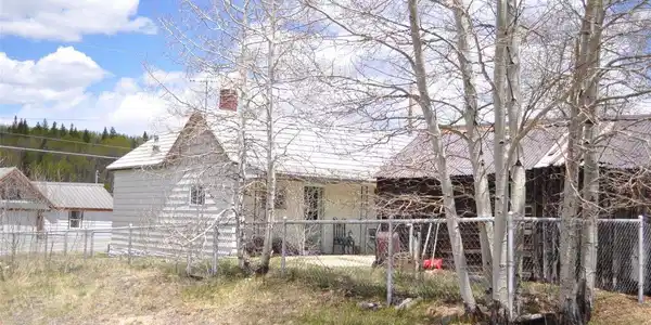 Image 4: Back yard Image 4: Back yard
