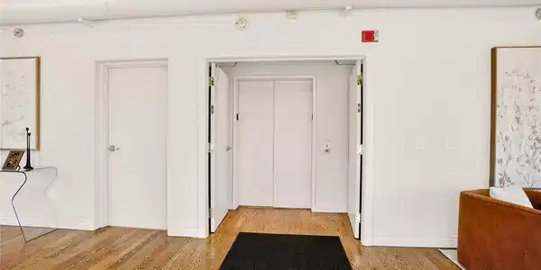 Image 2: Elevator