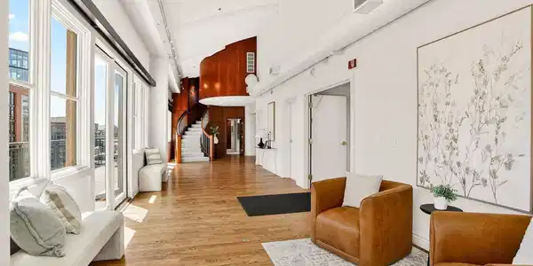 Image 4: Entrance Foyer