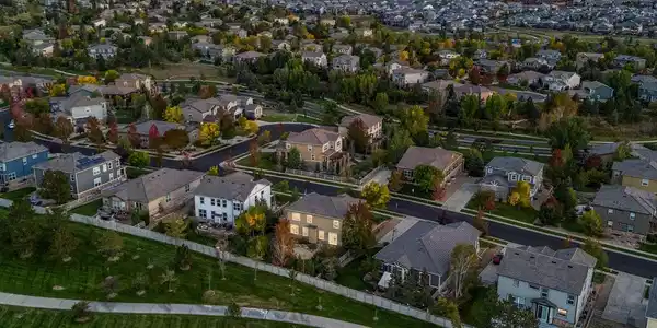 Image 3: Backing up to a greenbelt and walking path