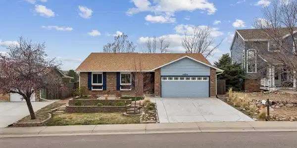 1909 Sandhurst Dr
