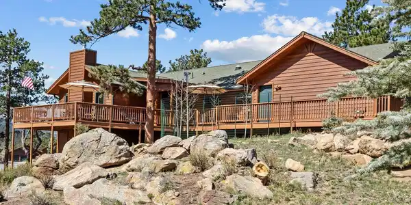 658 Cedar Ridge Cir