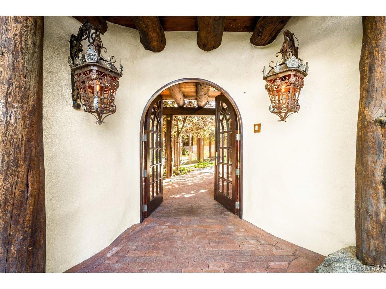 Image 4: Entrance