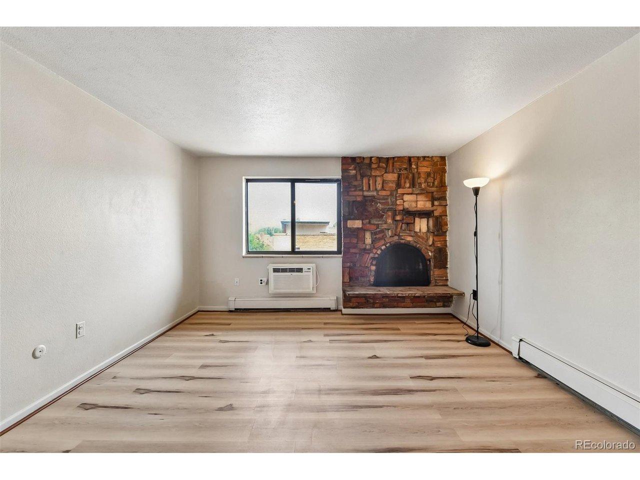 Image 3: Living Room
