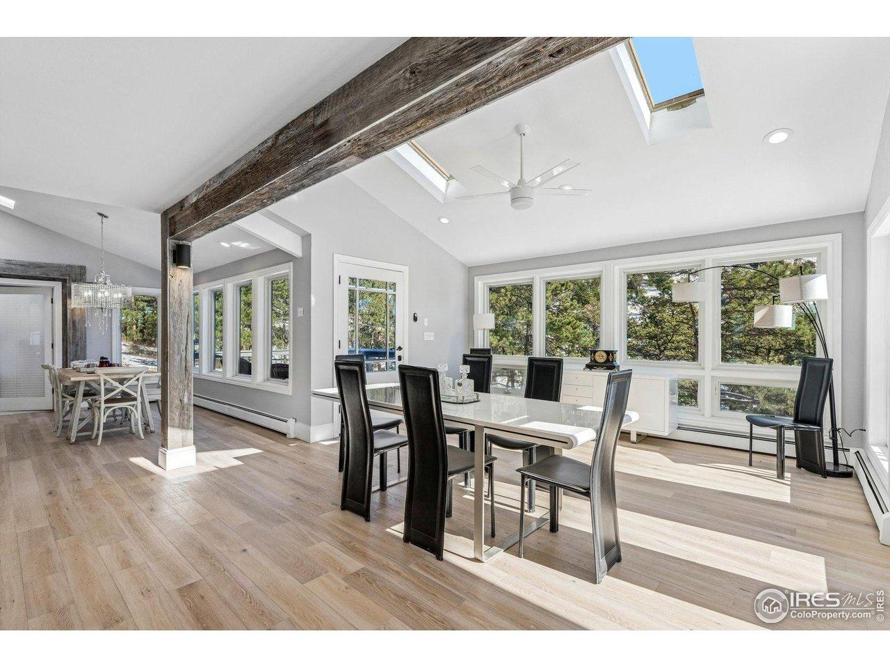 Image 4: Dining room full of natural light, 2 seperate decks on each side