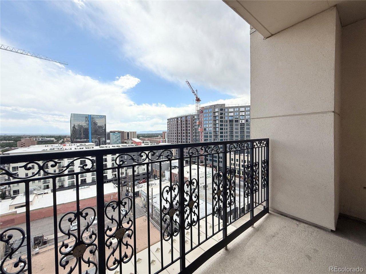 Image 4: Living room balcony Image 4: Living room balcony