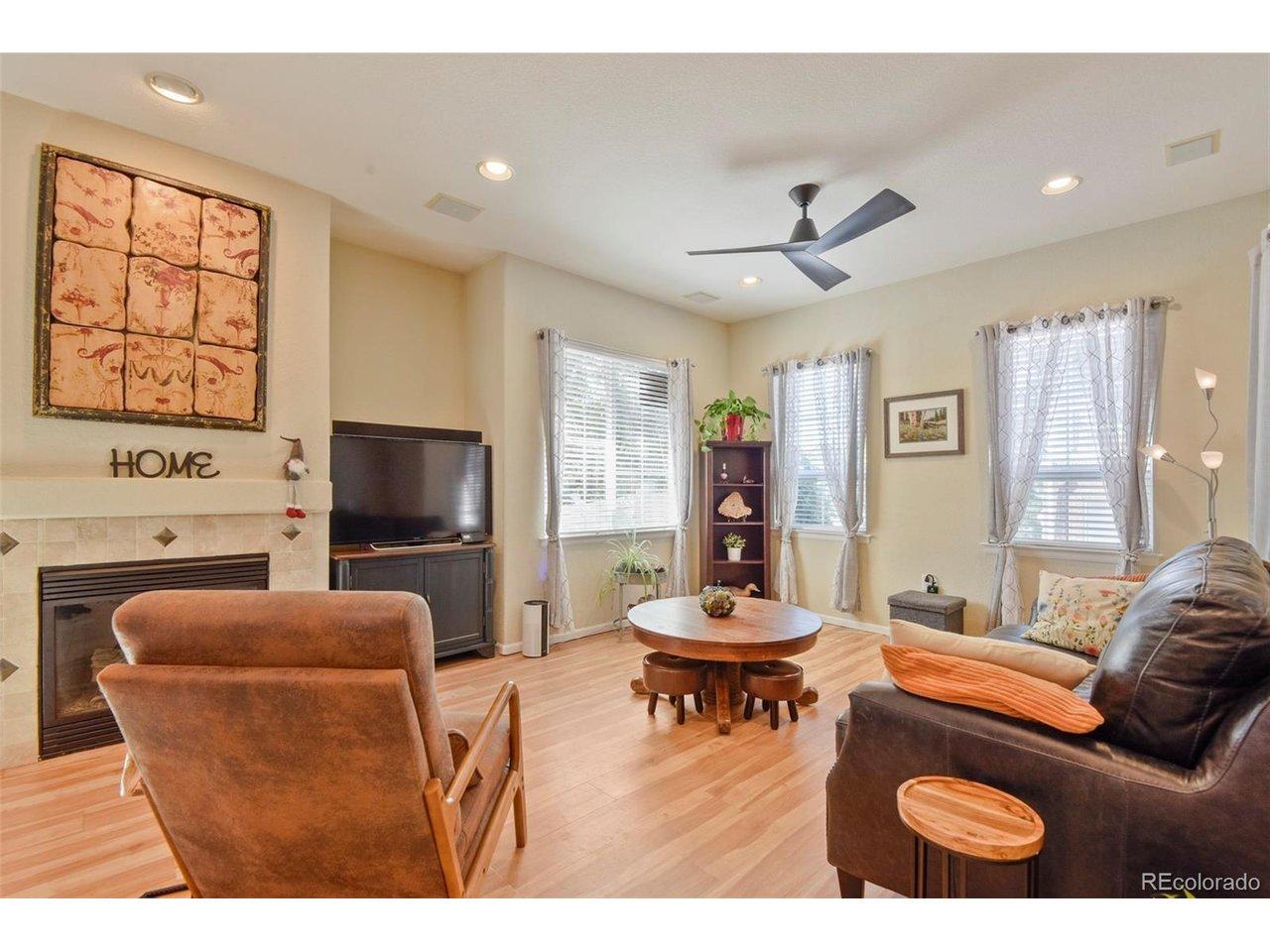 Image 4: Living room