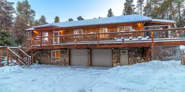 154 Lakeside Dr