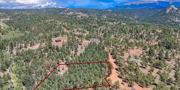 Image 3: Property lines are approximate and not a survey Image 3: Property lines are approximate and not a survey
