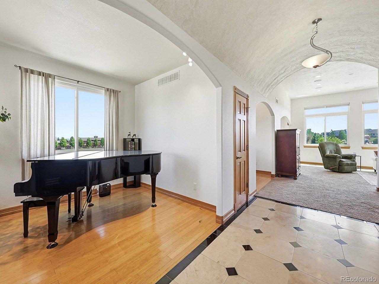 Image 4: Foyer Image 4: Foyer