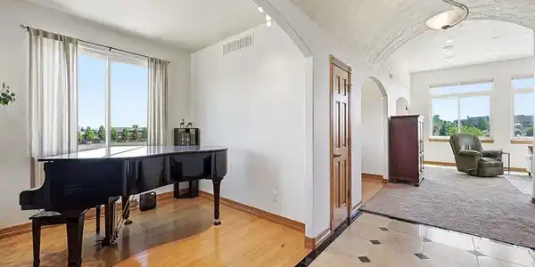 Image 4: Foyer Image 4: Foyer
