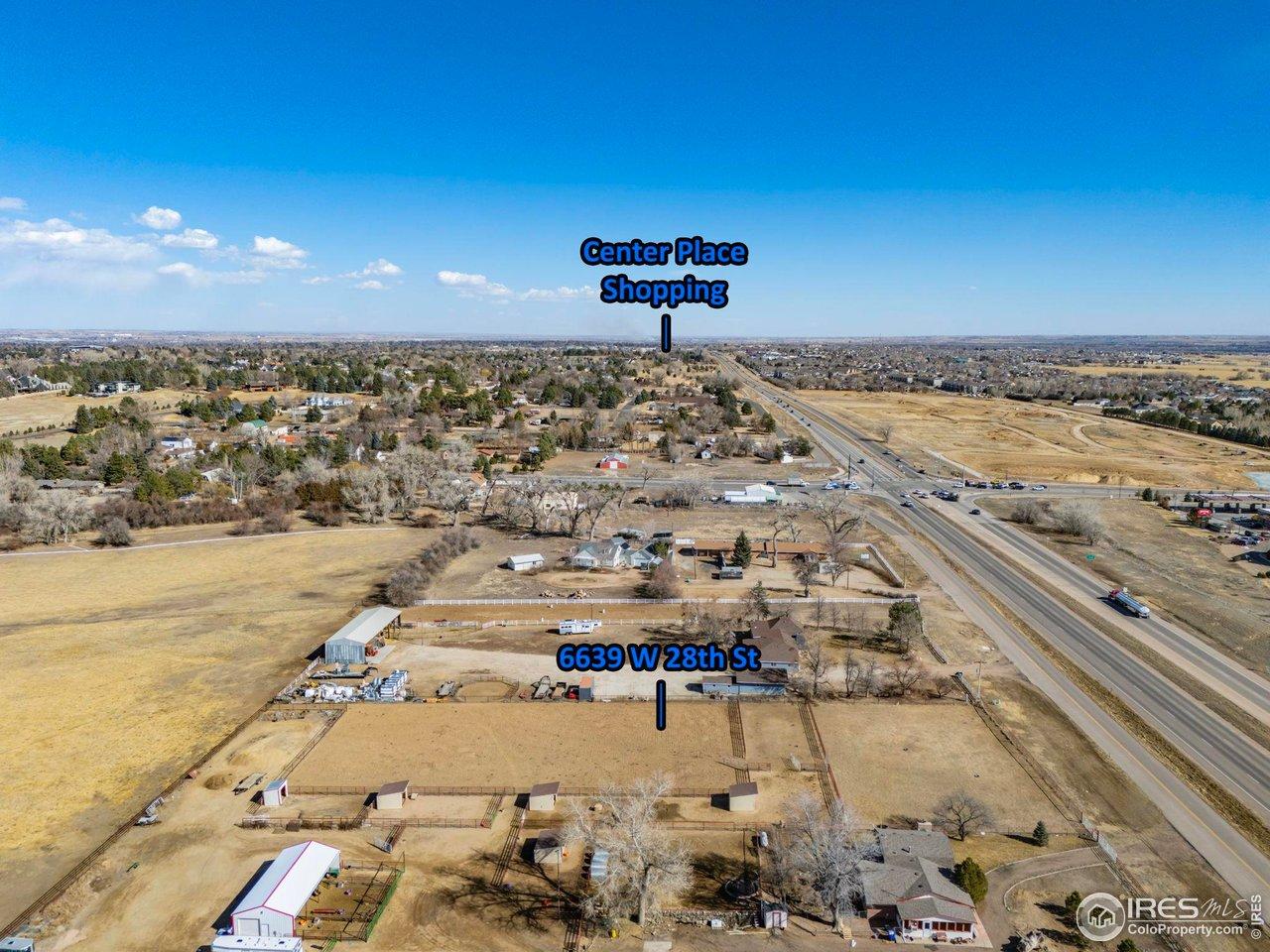 Image 2: All the space of a rural property, right on the West side of town Image 2: All the space of a rural property, right on the West side of town
