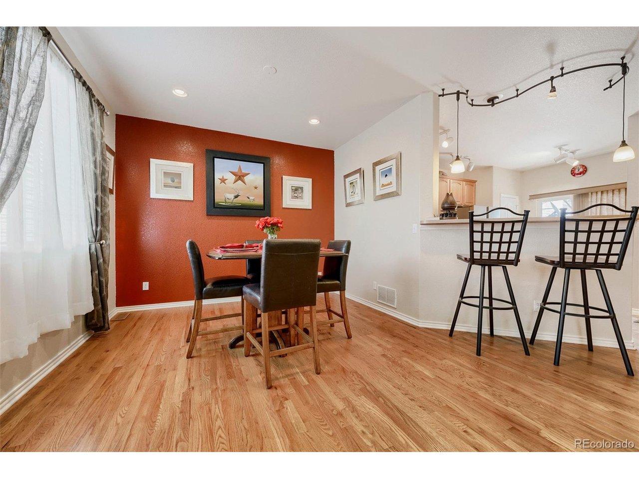 Image 3: Dining room