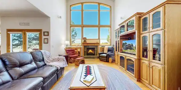 Image 4: Living Room Image 4: Living Room