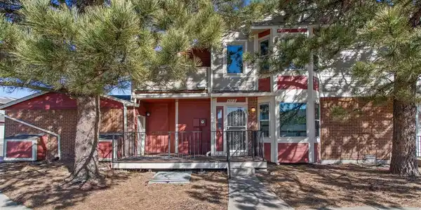 432 W Rockrimmon Blvd