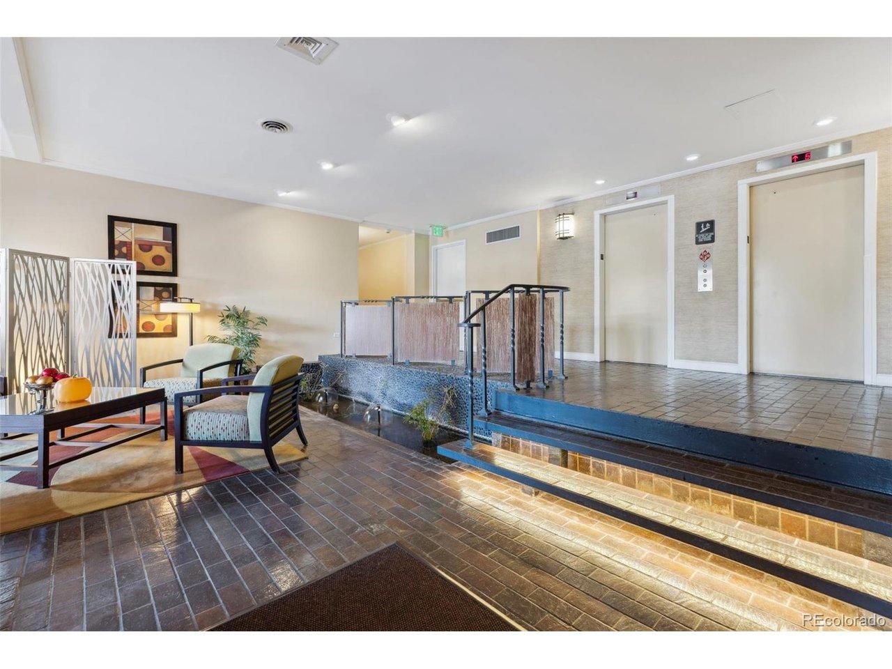Image 4: Entrance waiting area Image 4: Entrance waiting area
