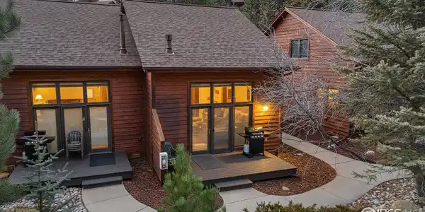 Image 2: Beautiful riverside cabin. Image 2: Beautiful riverside cabin.