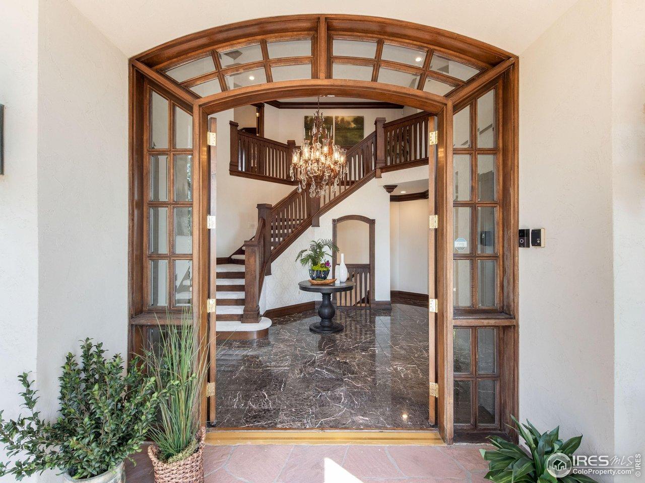 Image 2: 7,825 Square Feet