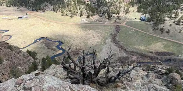 Image 2: The valley is beautiful Image 2: The valley is beautiful