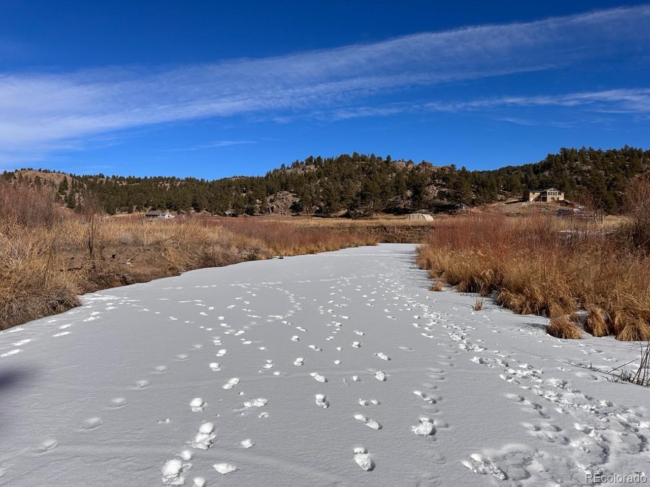 Image 4: Flows below ice in winter