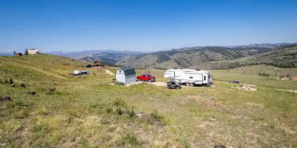 Image 3: View from behind the property. Image 3: View from behind the property.