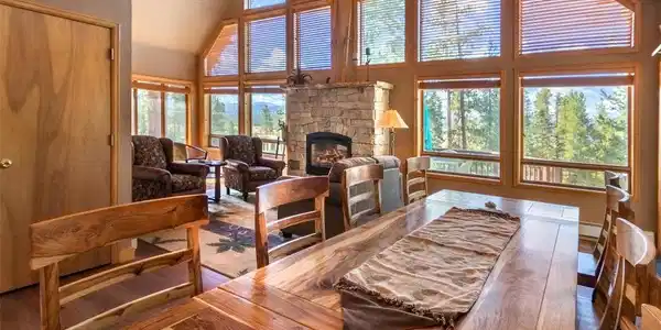 Image 3: Light and open floorplan Image 3: Light and open floorplan