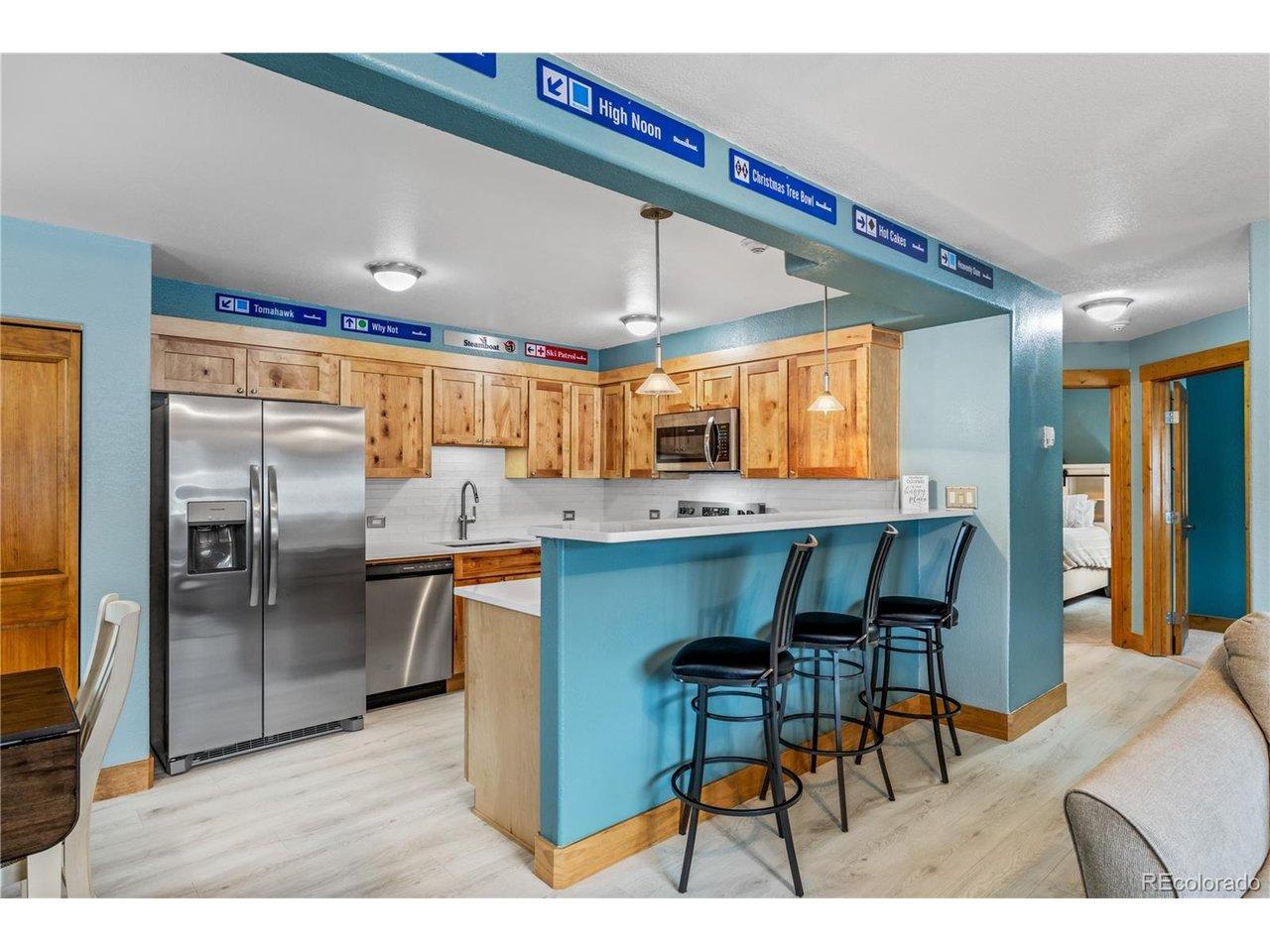 Image 2: Bar seating