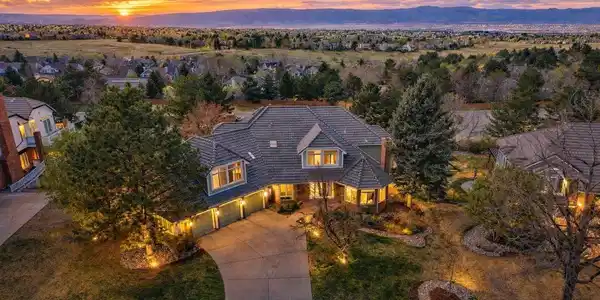 77 Falcon Hills Dr