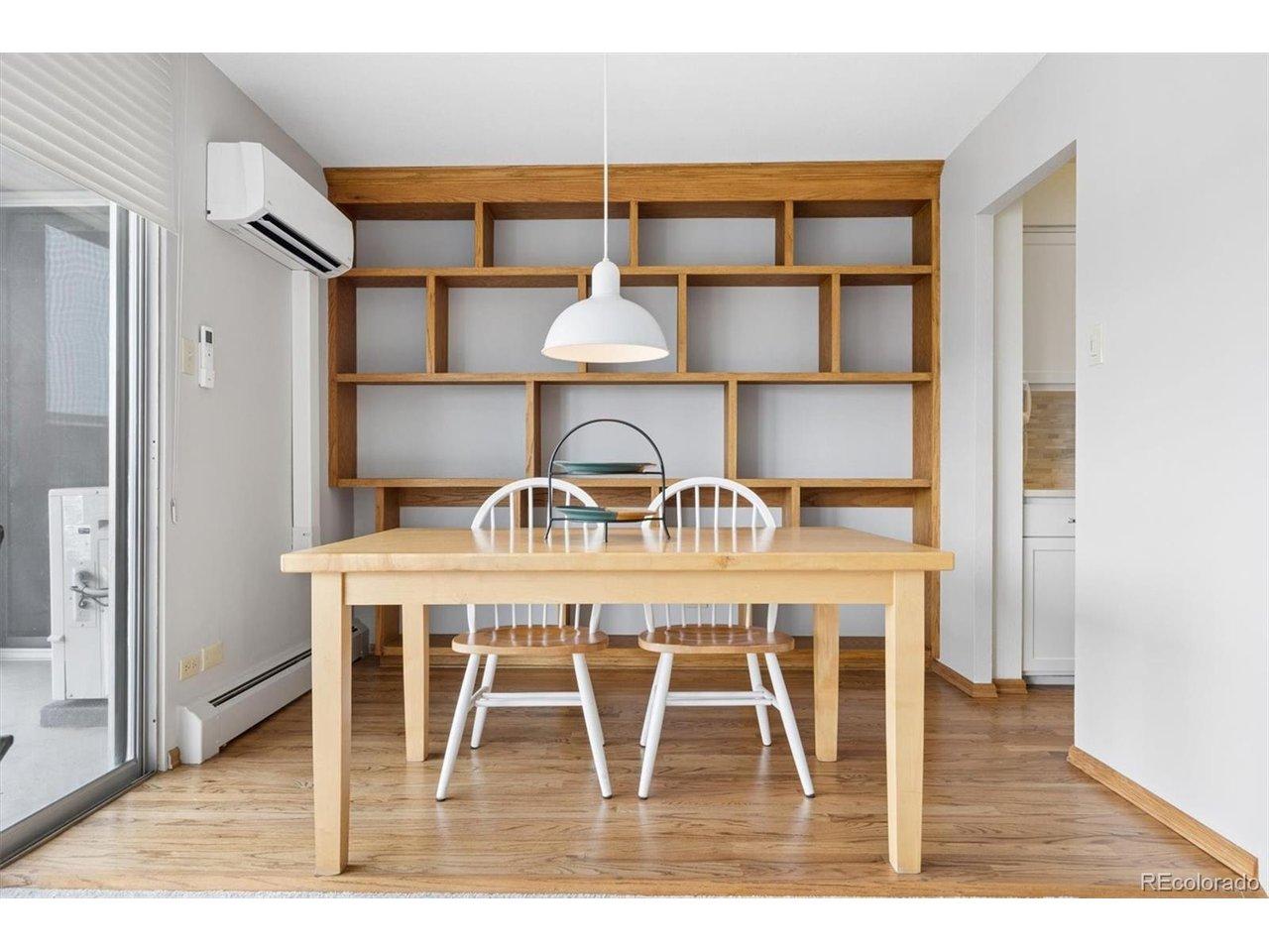 Image 4: Dining area w/built ins