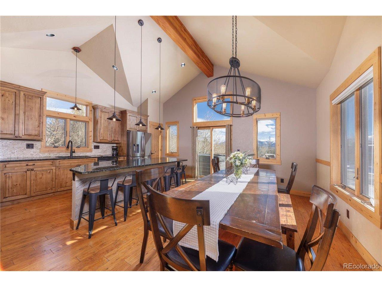 Image 4: Dining room/kitchen. Space for everyone!