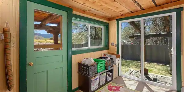 Image 4: Enclosed front porch/mudroom/laundry Image 4: Enclosed front porch/mudroom/laundry