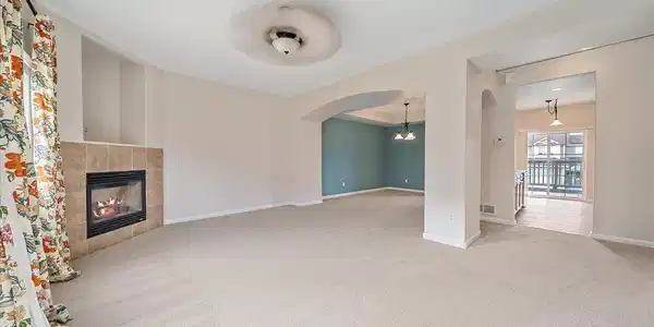 Image 3: Open concept living room