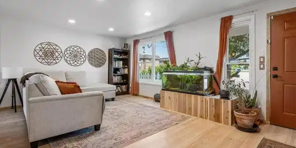 Image 4: Living Room with Natural Light from Large Windows Image 4: Living Room with Natural Light from Large Windows