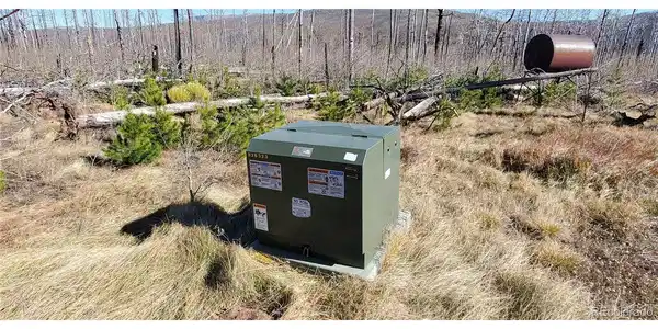 Image 3: Electricity on lot line Image 3: Electricity on lot line