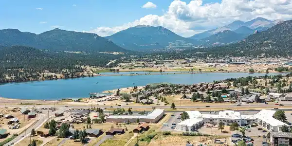 Image 2: Close to Lake Estes Marina and trail Image 2: Close to Lake Estes Marina and trail