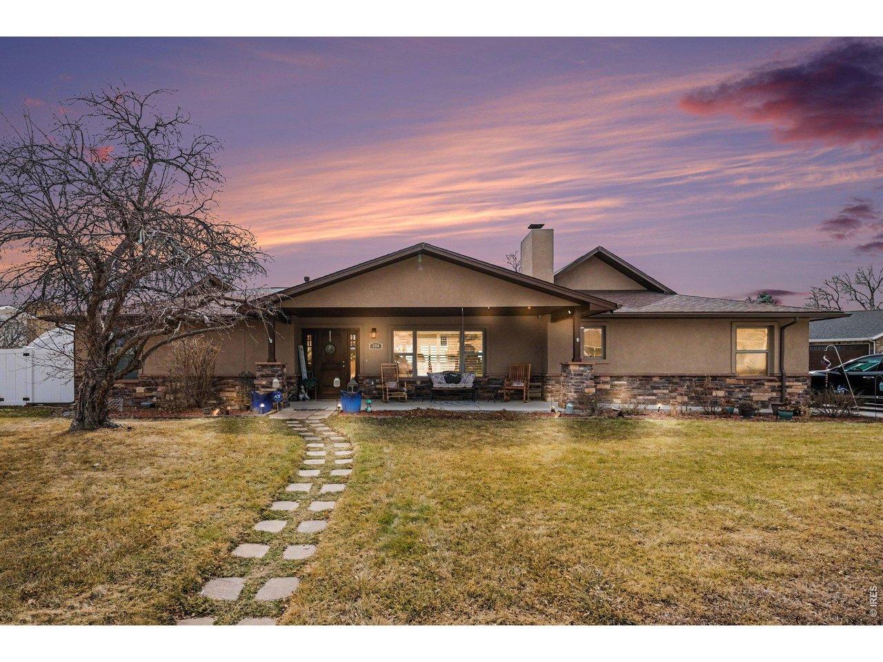 Image 2: Completely Remodeled 4-Bedroom Lake House Image 2: Completely Remodeled 4-Bedroom Lake House