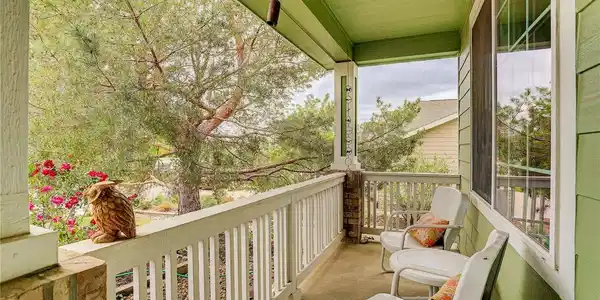 Image 4: Front porch Image 4: Front porch