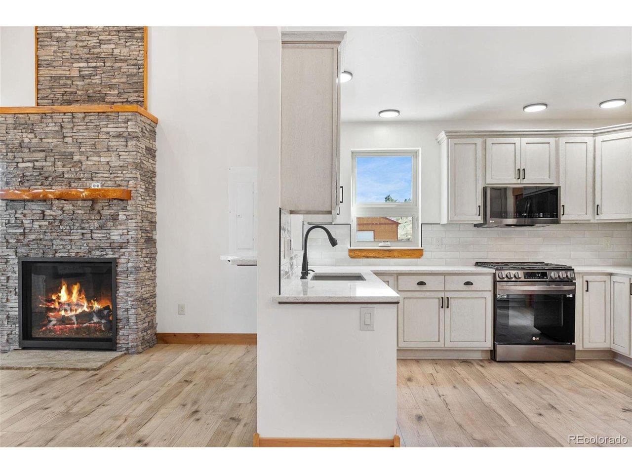 Image 1: Open floor plan for easy use and flow