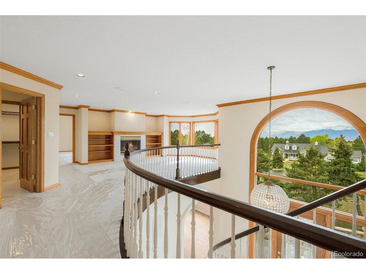 Image 3: Loft