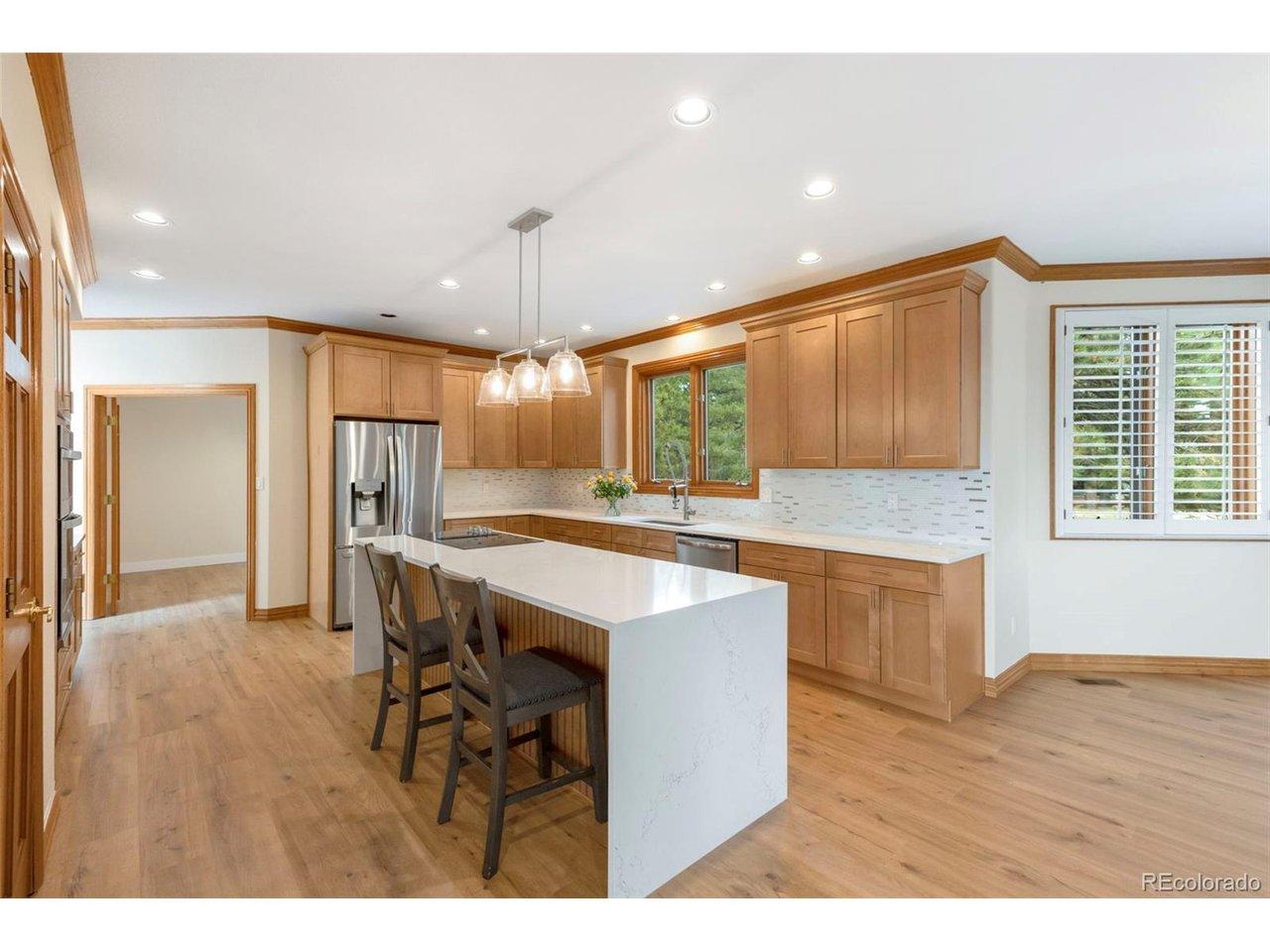 Image 4: Kitchen
